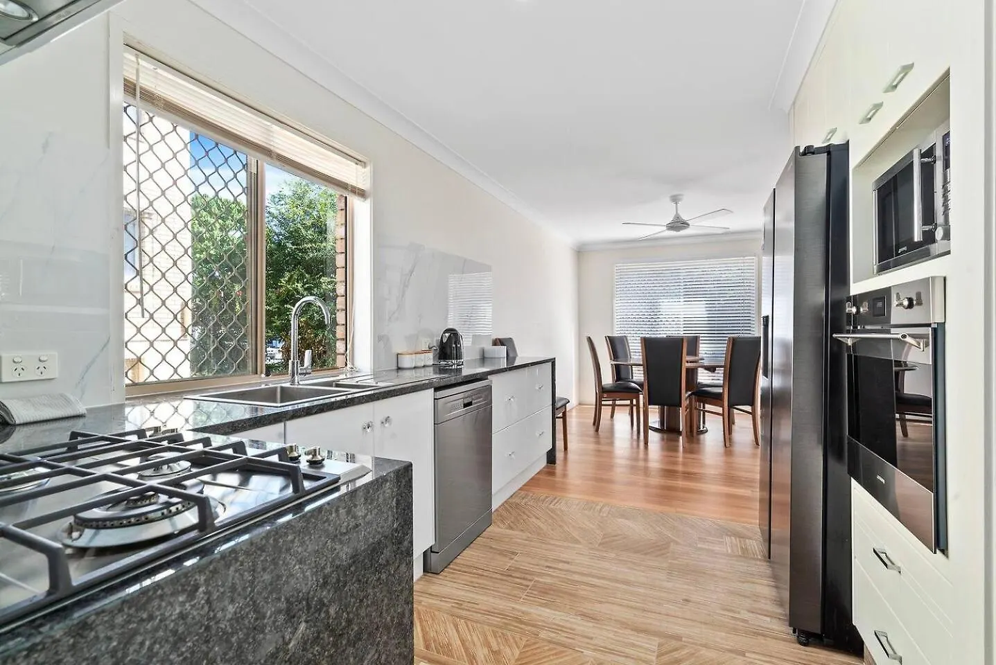 Surfers Enclave - A Spacious Family Home Gold Coast