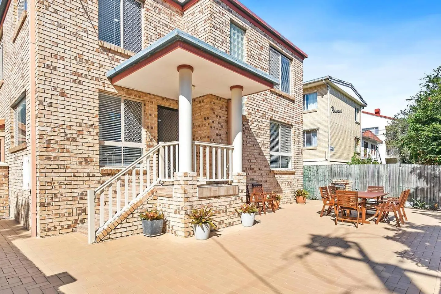 Surfers Enclave - A Spacious Family Home Gold Coast Australia