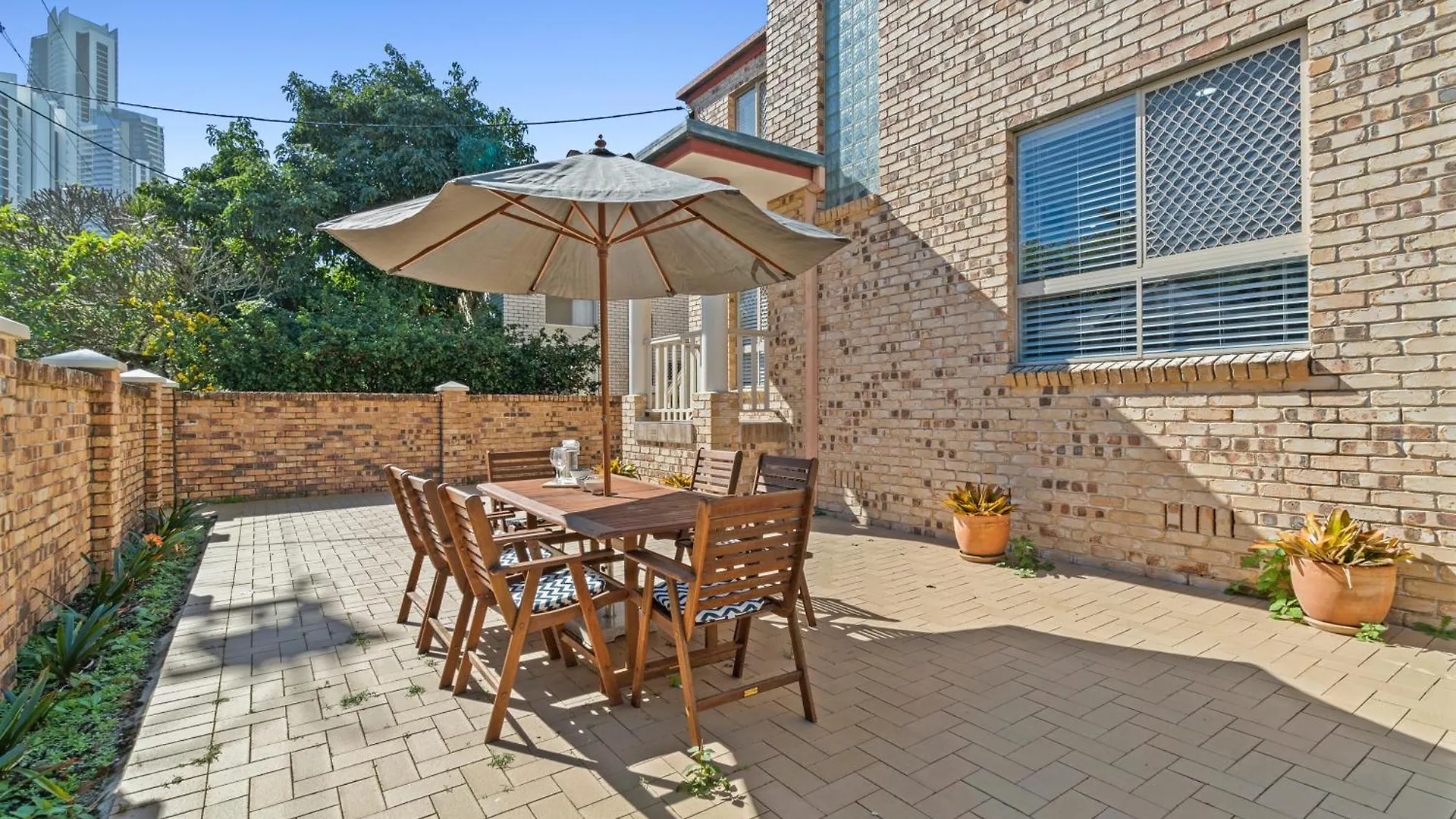 Surfers Enclave - A Spacious Family Home Gold Coast